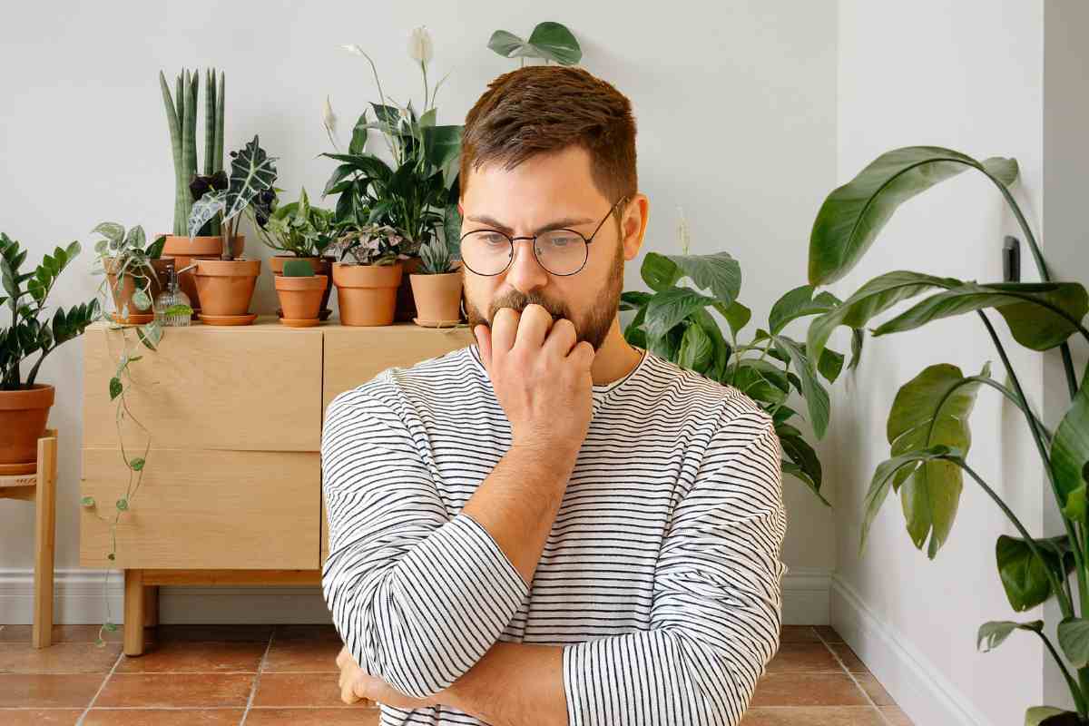 Uomo preoccupato