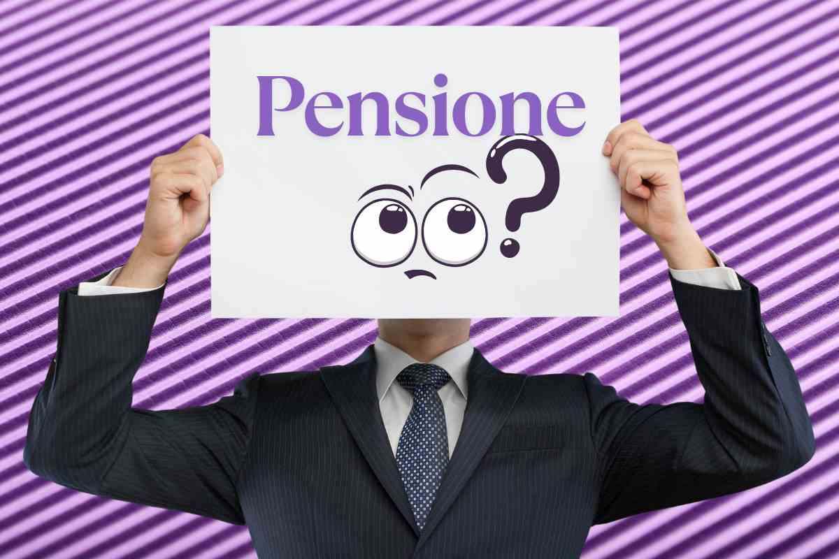 Uomo con cartello sulla faccia