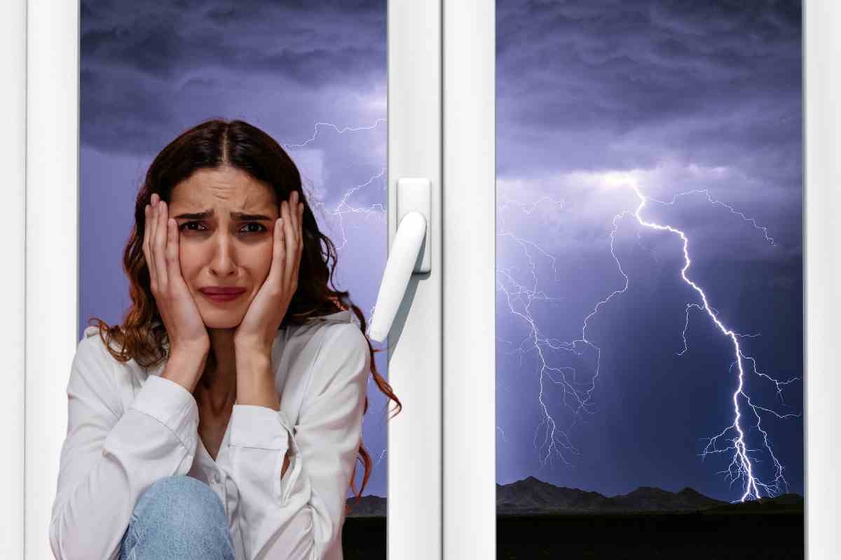 Temporale e donna spaventata