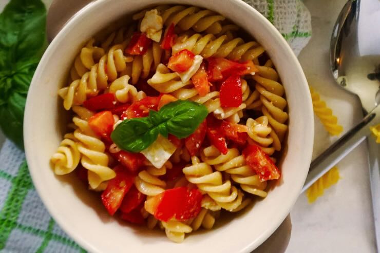 pasta fredda con pomodori