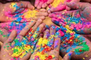 mani colorate