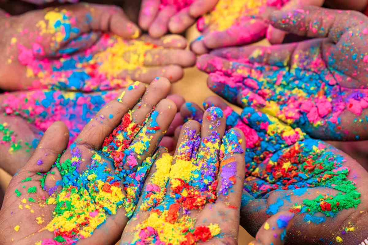 mani colorate